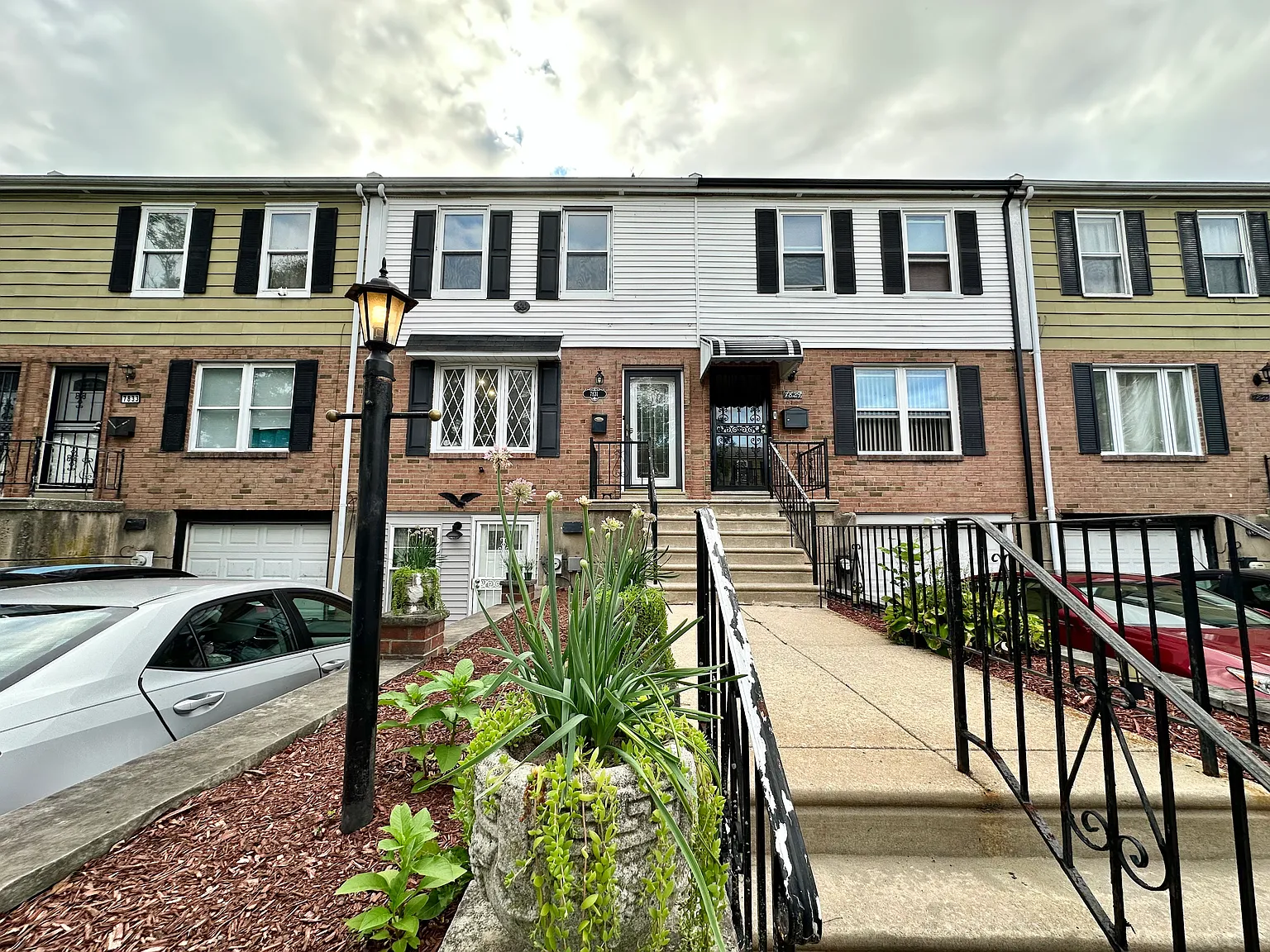 3 bed, 1100 sqft, $1,900 — Photo 2