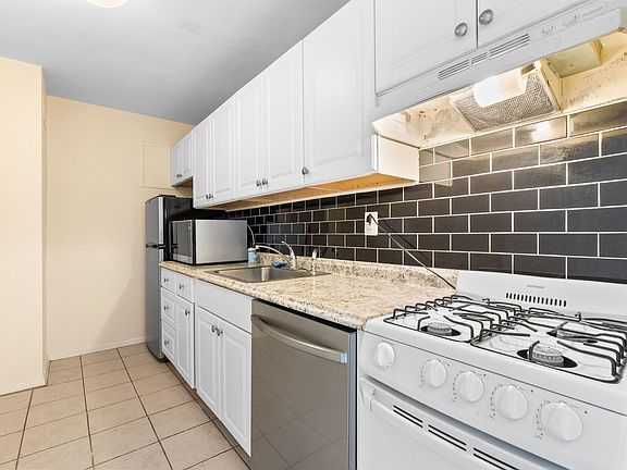 5th image of 225 Saint Pauls Ave APT 9B