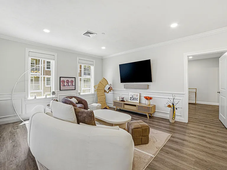 320 Middlesex Ave #D208 — Photo 65