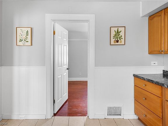5th image of 3404 Montclair Ave