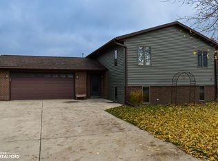907 Milton Ave, Lake Mills, IA 50450