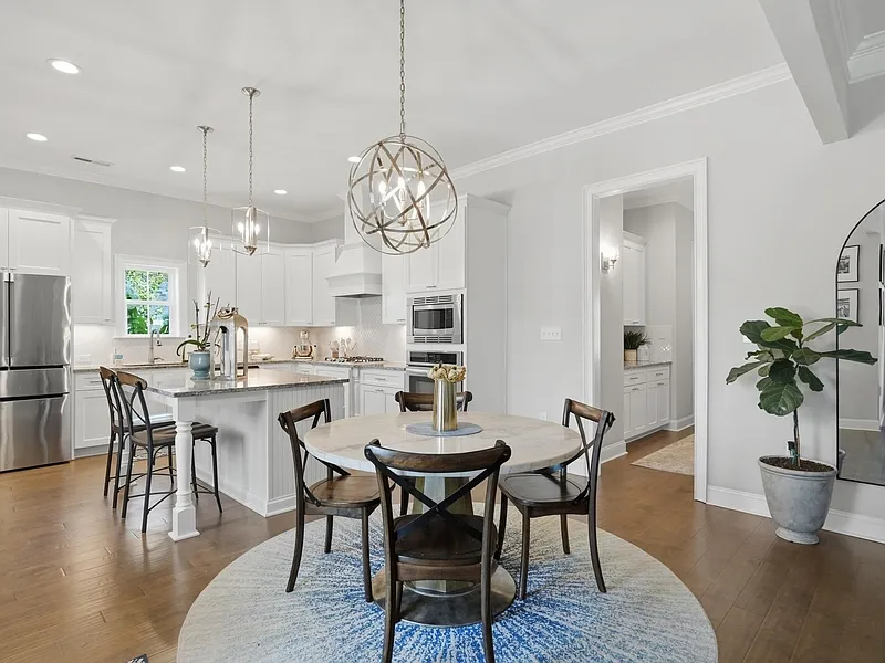 5 bed, 4.5 bath, 3537 sqft, $3,700 — Photo 4