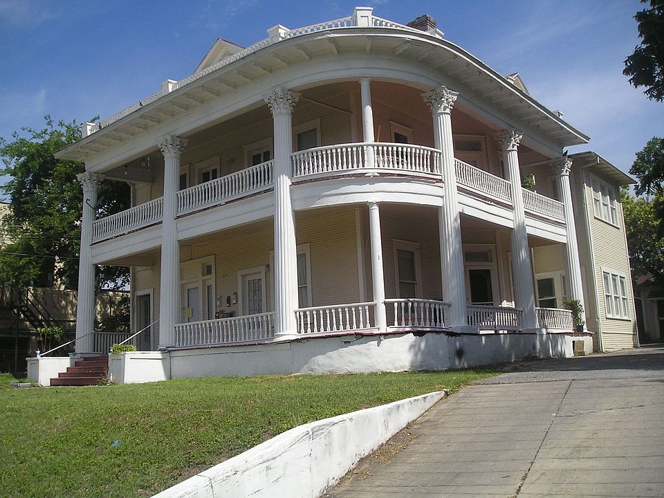 1st image of 527 W Woodlawn Ave