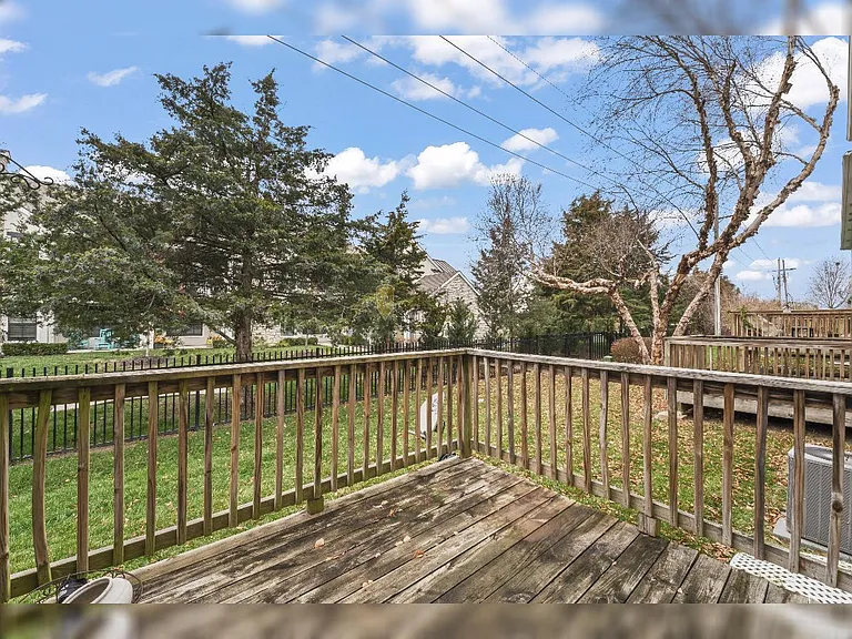 8938 Boehm Dr — Photo 23