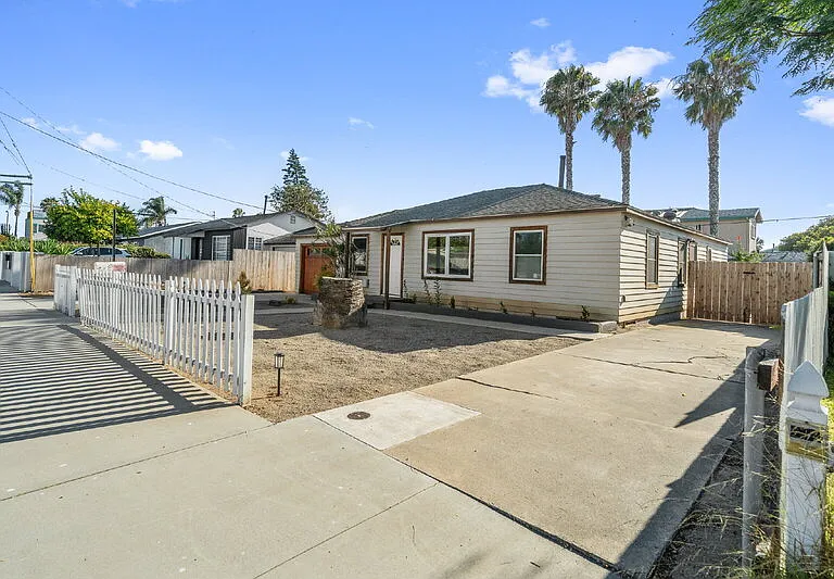 656 Corvina St — Photo 25