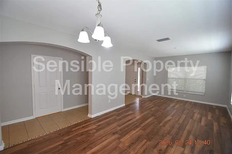 4 bed, 2.5 bath, 2591 sqft, $2,500 — Photo 4