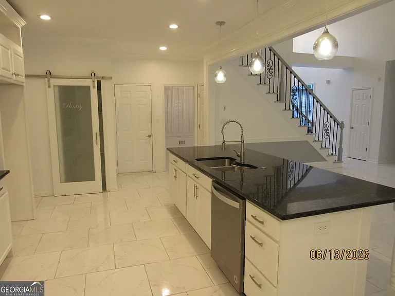 115 Sutton Ct — Photo 13
