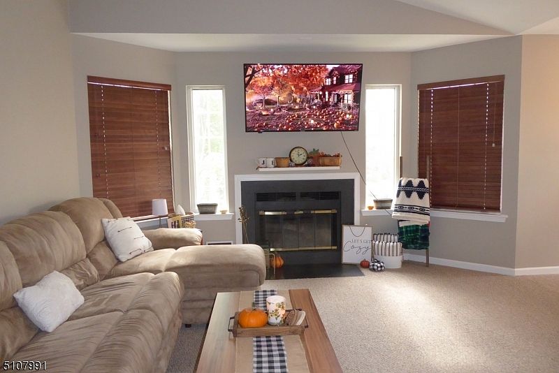 1st image of 52 Foxwood Ct