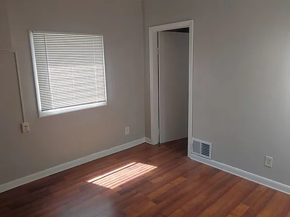 7402 Blanding Dr, Saint Louis, MO 63135