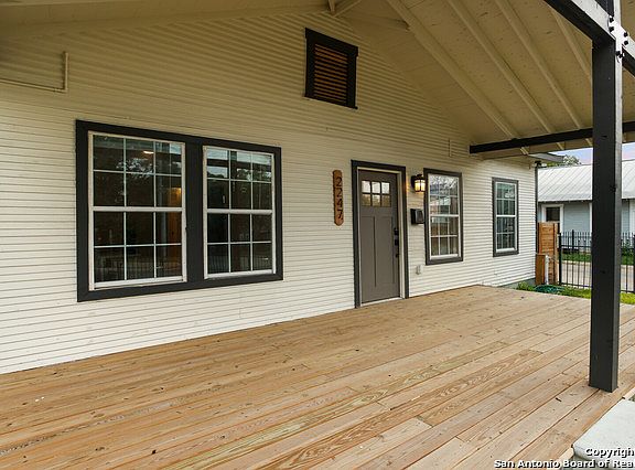 4th image of 2247 E Houston St