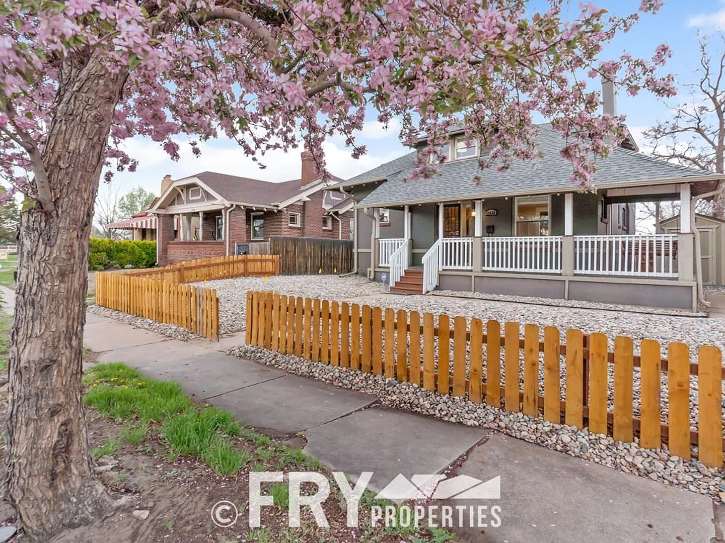 Remodeled Highlands Bungalow in Prime Location — Photo 4