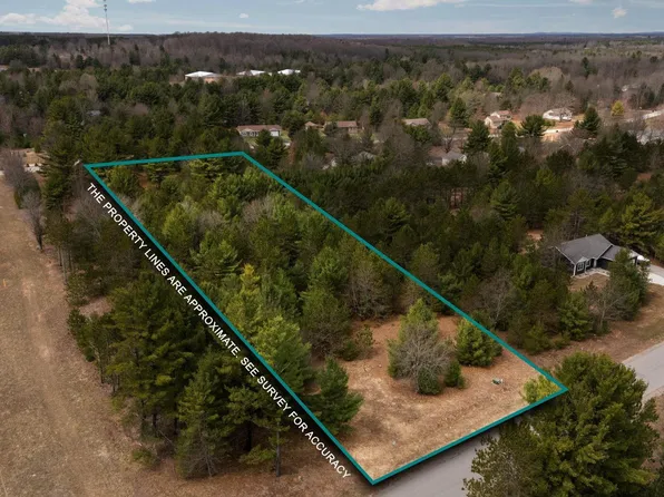 32 Old Cabin Dr #32, Interlochen, MI 49643