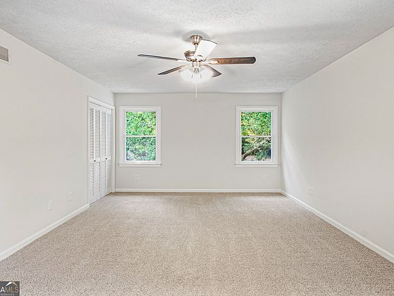 4th image of 2215 Angela Dr SW
