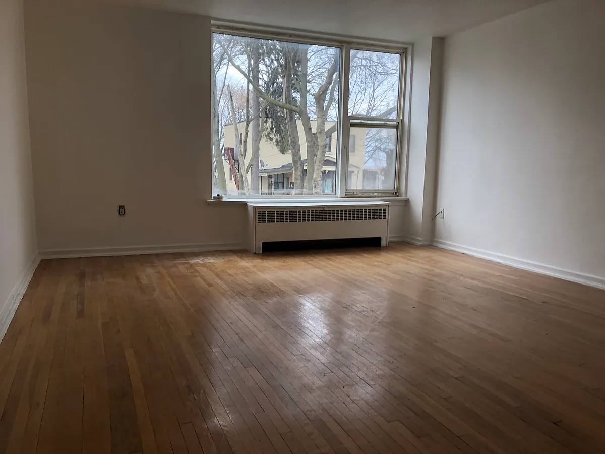 Building Photo - 2407 Lake Shore Blvd W #14