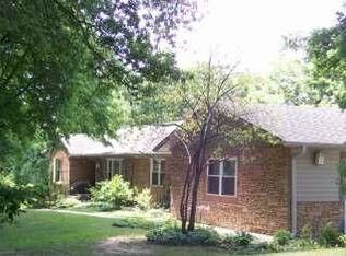 5630 NE Lake Dr, Kansas City, MO 64118