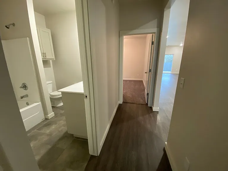 504 Martina Ln — Photo 8