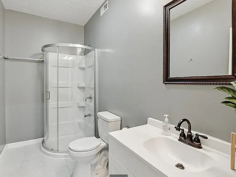 18602 Leavenworth St — Photo 8
