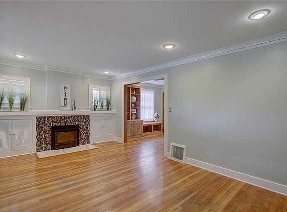 4th image of 4632 Liberty St