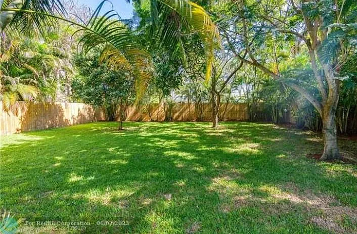727 NW 18th St — Photo 23
