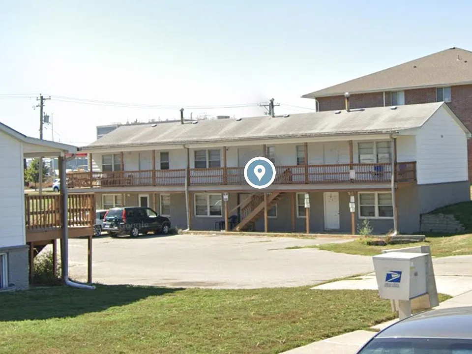 501 W Saunders Ave #4