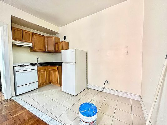 5th image of 11 Midwood St APT E4