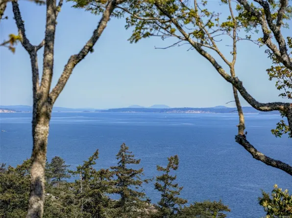 2829 Arbutus Rd #603, Saanich, BC V8N 5X5