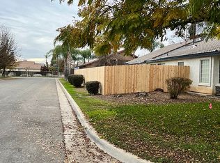 7053 N Carnegie Ave, Fresno, CA 93722