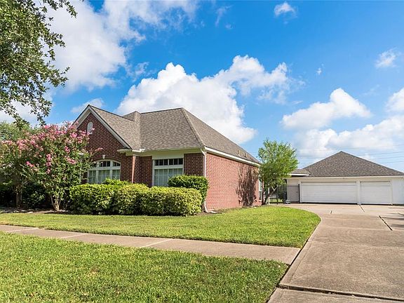 3rd image of 6111 Bridlewood Dr