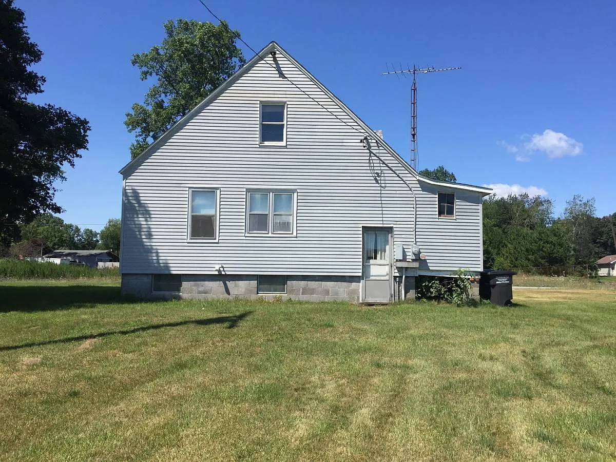 3 bed, 1800 sqft, $2,100 — Photo 2