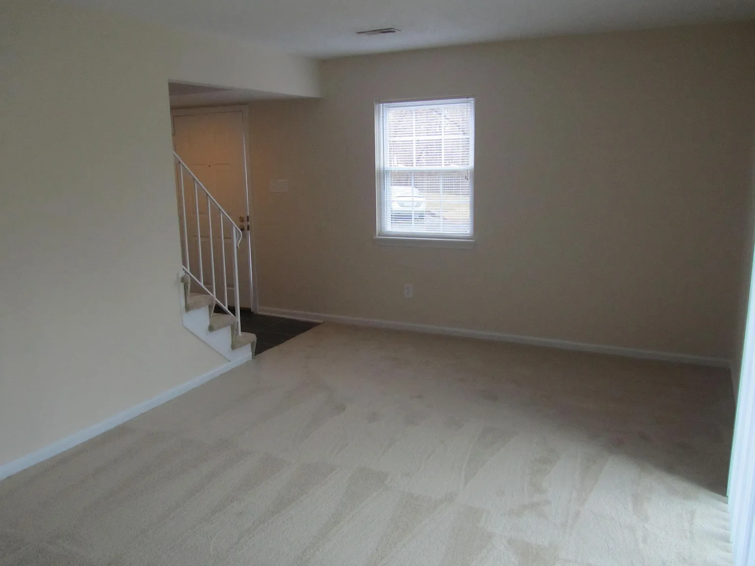 3 bed, 1.5 bath, 1280 sqft, $2,175 — Photo 2