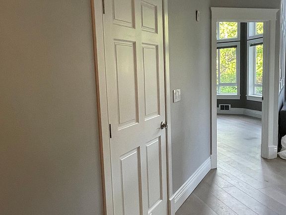 3rd image of 2530 15th Ave W APT 604