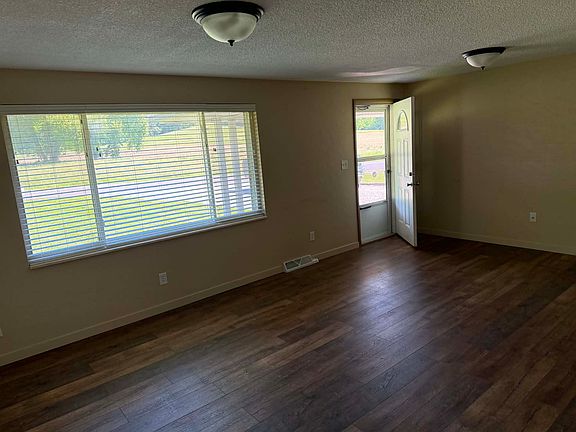 4th image of 1041 W Cape Rock Dr