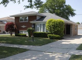 7504 Suffield St, Morton Grove, IL 60053