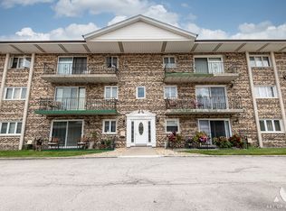 7520 W 111th St APT 2B, Worth, IL 60482