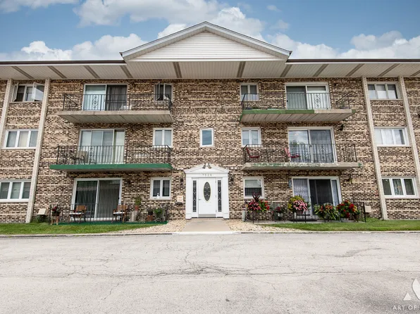 7520 W 111th St APT 2B, Worth, IL 60482