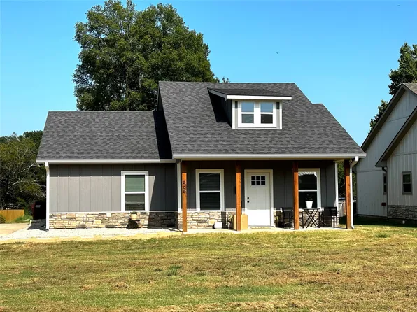665 High St, Blossom, TX 75416