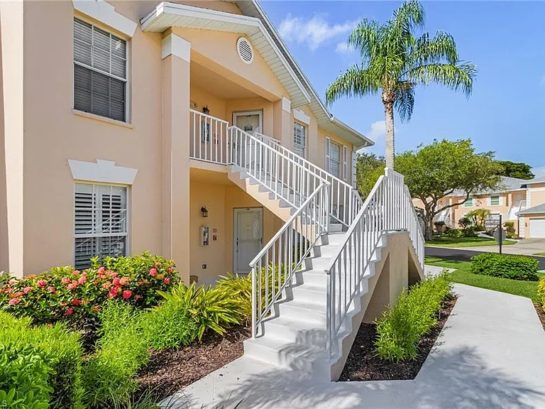 760 Wiggins Lake Dr #206 — Photo 2