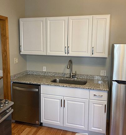 3rd image of 1004 18th Ave SE Unit A