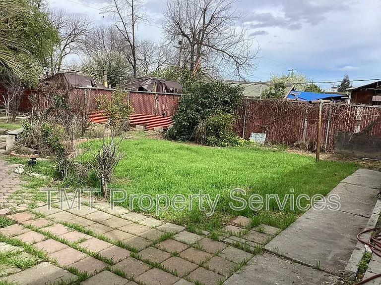 137 W 3rd St — Photo 9