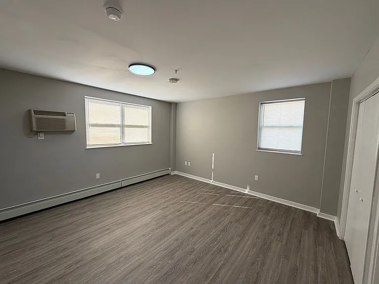 Austin Manor Apartments — Photo 39