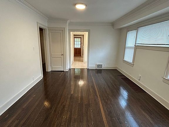 4th image of 5425 Charlotte St