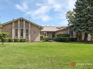 3734 Pebble Beach Rd, Northbrook, IL 60062