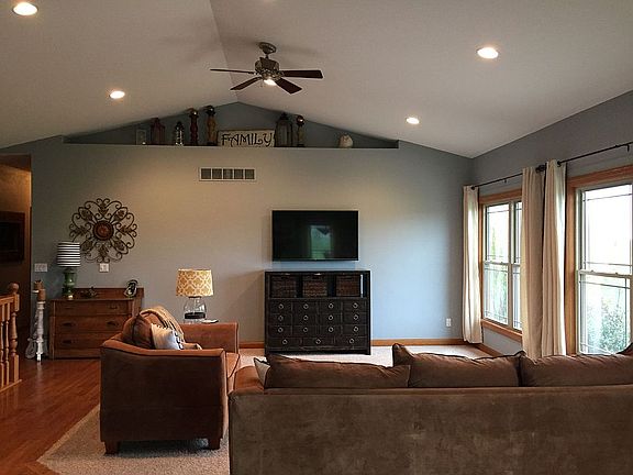 3rd image of 7460 Prairie View Ln