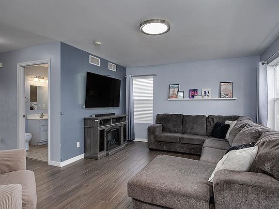 3rd image of 268 Sweet Grass Dr