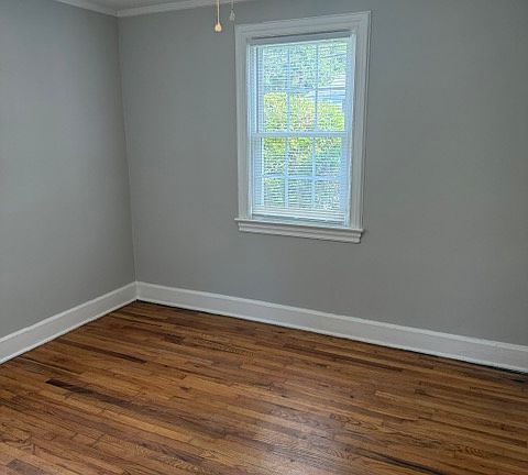 5th image of 217 Potomac Ave