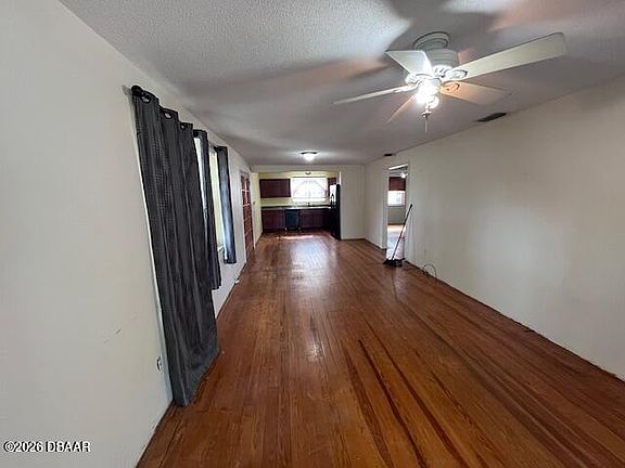 4th image of 356 Clifton Ave