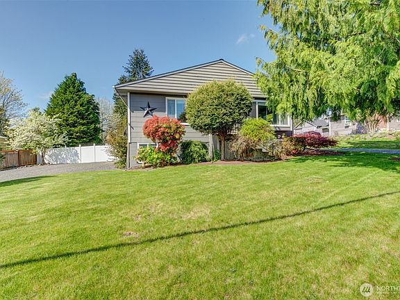 2nd image of 2114 117th Avenue NE