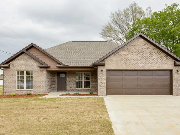 101 Foxbrier St, Muscle Shoals, AL 35661