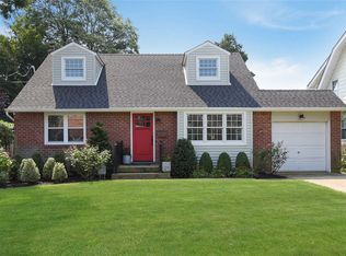60 Park Hill Ave, Massapequa, NY 11758