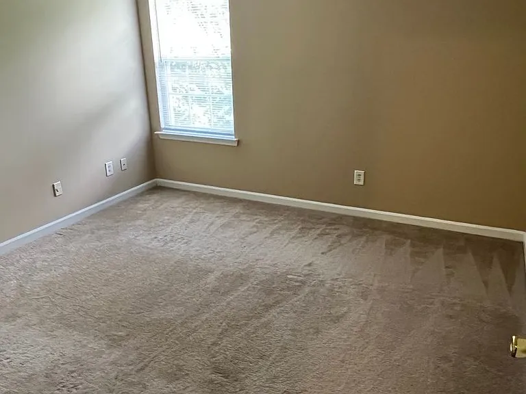10410 Pickerel Ln — Photo 16